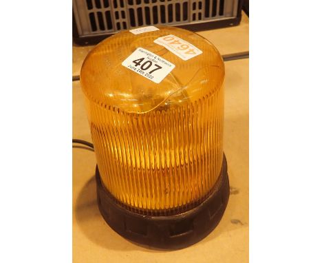 Magnetic orange flashing vehicle warning light, no leads. This lot is not available for in-house P&amp;P. 