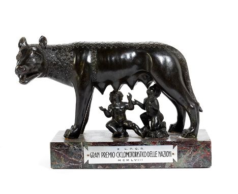    Romulus und Remus Maße inkl. Sockel: 23 x 34 x 12,5 cm. Schauseitige Plakette: SPQR, GRAN PREMIO CICLOMOTORISTICO DELLE NA