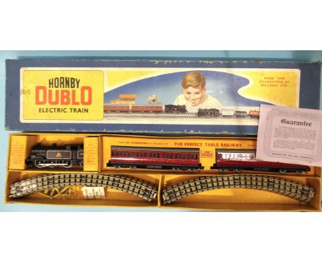 Hornby Dublo, EDP10 0-6-2 Tank Passenger Electric Train Set, with 0-6-2 tank engine RN69567, coaches, track, insulating tabs,