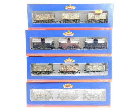 Bachmann OO gauge rolling stock, comprising 37-235 set of mineral wagons, BR grey (weathered), 37-666P set of three 14 ton ta