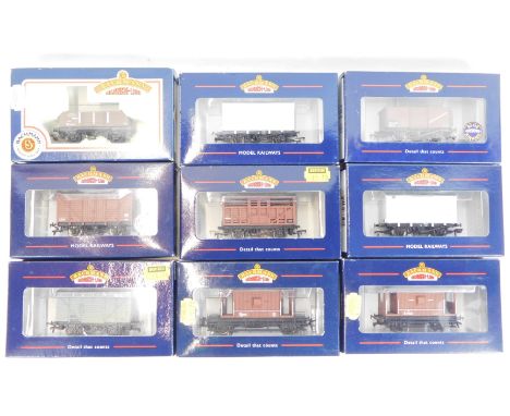 Bachmann Branchline OO rolling stock, to include 37-728 12 ton ventilated van, BR brown, 33-628 12 ton plank van (weathered),