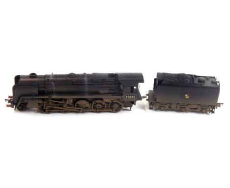 A Bachmann Branchline OO gauge Standard Class 9F locomotive, 92044, BR late crest black (weathered) F Tender, 2-10-0, 32-853.