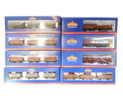 Bachmann Branchline OO gauge rolling stock, to include 39-502A BR MkI SLSTP sleeping car 2nd Class maroon, 34-325B 50ft parce