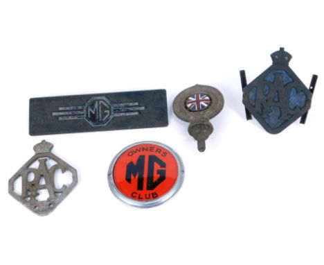 A group of engine and other car badges, comprising an Engine Owners Club badge, MG owners club badge, MG car mounted rectangu