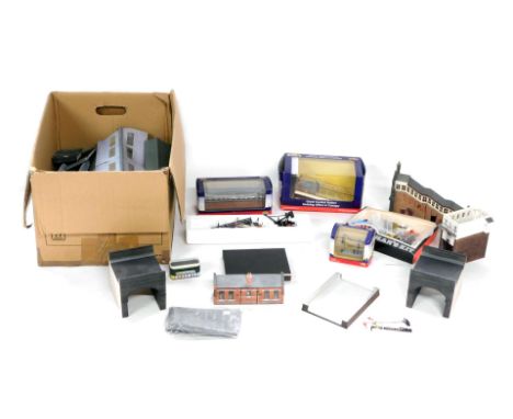 Bachmann Branchline and other OO gauge trackside buildings, to include The Great Central Station Book Office and canopy, Grea