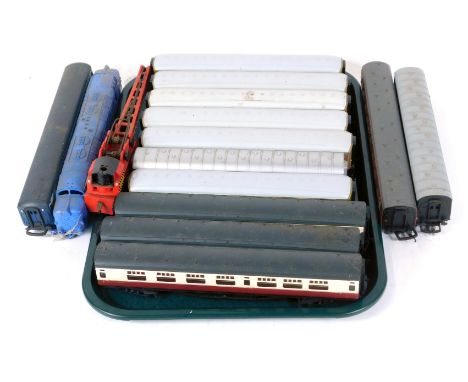 Hornby, Lima and Bachmann coaches, maroon and cream brake vans, etc. (1 tray)