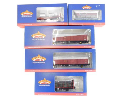 Bachmann Branchline OO gauge rolling stock, comprising 38-020CEA covered hopper wagon (weathered), 38-350A BZA steel carrier 