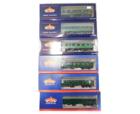 Bachmann Branchline OO gauge coaches, to include 39-228B BR MkI brake corridor composite, BCK SR green, BR MkI corridor, SKSR