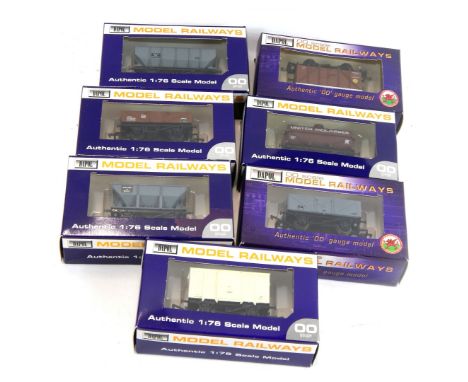 Dapol OO gauge rolling stock, comprising B585 21 ton BR hopper wagon, B345 BR Banana van, B590 United Molasses tanker, B568 B