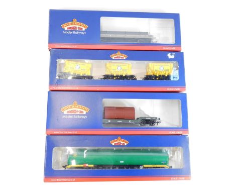 Bachmann Branchline OO gauge rolling stock, comprising 33-928B 30 ton bogie bolster wagon, BR grey, 33879A bogie well wagon L