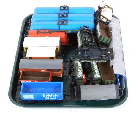 Bachmann, Hornby and other OO gauge rolling stock, milk wagons, Warrener wagons, etc. (1 tray)