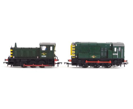Two Bachmann Branchline OO gauge diesel shunters, comprising 32-101 08 diesel shunter D3729, BR green, and 31-337 04 diesel s