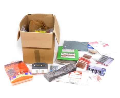 Dapol Bachmann Branchline and other OO gauge accessories, to include wagon loads, Kitmaster sand loads, Metcalfe cardboard bu