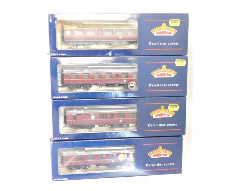 Bachmann Branchline OO gauge coaches, comprising 39-026 BR MkI Corridor SK maroon, 34-428 63ft Thompson composite brake BR ma