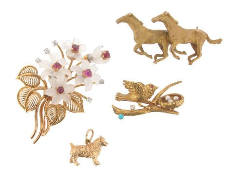 A 9ct gold brooch modelled as two galloping horses, Birmingham marks for 1990, 19g, 5cm long. A gold bird brooch, standing on