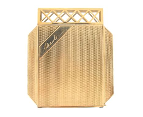 A gold cigarette packet holder, both sides spring-hinged and with engine-turned decoration to the front and back, and a plain