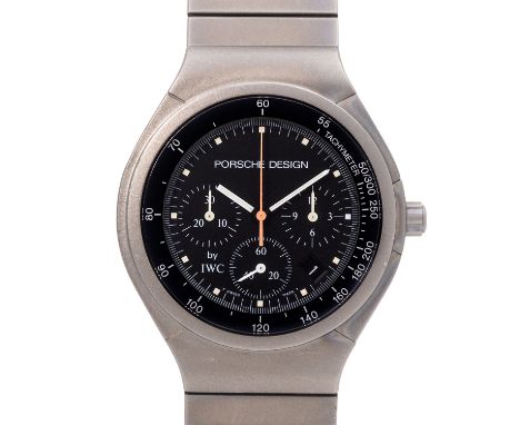 IWC PORSCHE DESIGN Titan Ref 3743 Herren Chronograph. Titan. Quarzwerk in funktionsfähigem Zustand. Schwarzes Tritium Zifferb