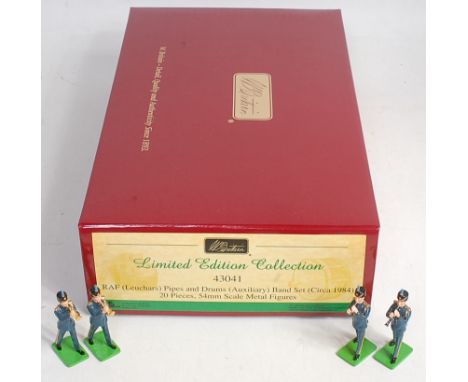 A Britains modern release No. 43041 RAF Pipes &amp; Drums Band circa 1984 comprising 20x 54mm scale metal figures, together w