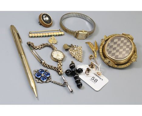 A Victorian mourning brooch, the central oval swivel panel with chequerboard pattern hair panel to on side and a malachite pl