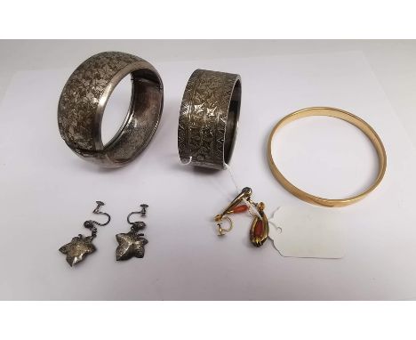 A 9ct gold slave bangle, weight approx. 14.5gms&nbsp; along with two Victorian foliate engraved white metal bangles and two p