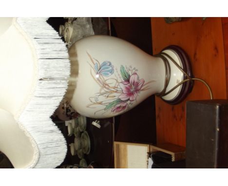 Ceramic base lamp