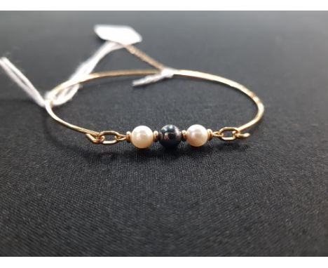 9 CARAT GOLD BRACELET &amp; A PEARL BANGLE