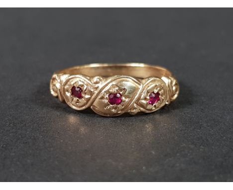 VINTAGE RUBY AND 9CT GOLD RING 2G