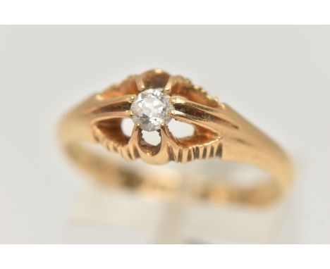 AN 18CT GOLD SINGLE STONE DIAMOND RING, an old cut diamond, approximate total weight 0.20ct, prong set in yellow gold, textur