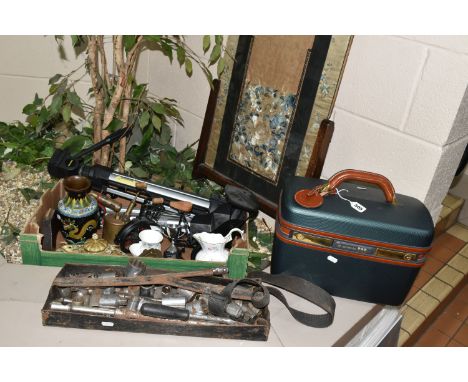 A BOX AND LOOSE METALWARE, TOOLS, SCREEN AND SUNDRY ITEMS, to include a brass inkwell on stand, a cloisonne vase decorated wi