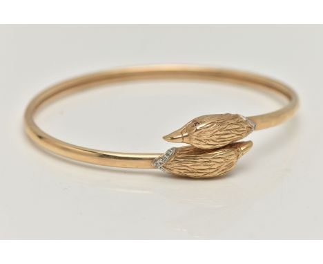 AN EAGLE HEAD CROSSOVER BANGLE, the bangle of crossover slightly sprung design with an eagle head to each terminal, circular 
