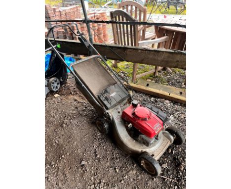 A HONDA HR194 PETROL SELF PROPELLED LAWNMOWER, with grassbox (condition report: engine turns, but not tested any further)