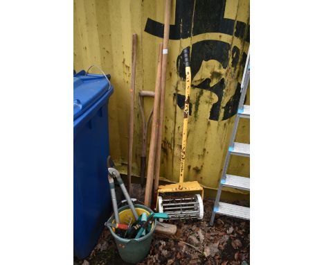 A SELECTION OF GARDEN HAND TOOLS, to include spades, brushes, push aerator, and a bucket of tools (10+)