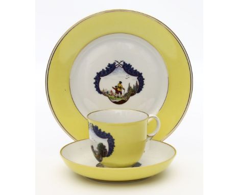 Kaffeegedeck, Nymphenburg, Form "920". Gelber Fond und bunte Landschaftsmalerei. Goldränder. Grüne Stempelmarke Nymphenburg, 