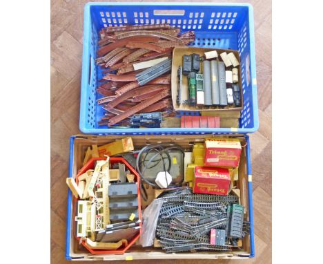 A quantity of small scale Triang trains , carriages and track Unfortunately we are not doing condition reports for this sale.
