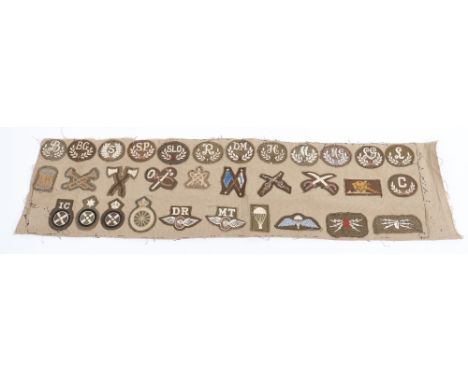 British Army Cloth Trade / Proficiency Badges, including a pair of WW2 vintage British parachute qualification wings, parachu