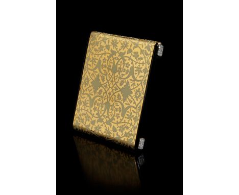 Art déco-Email-Diamant-Puderdose von CARTIERMaße: ca. 8,5 x 7,4 x 1 cm. Gewicht (inkl. Spiegel): ca. 171,9 g. GG 750.Signiert