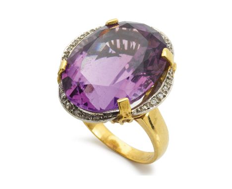 Amethyst-DiamantringRingweite: 57. Ringkopfmaße: ca. 2,6 x 2,3 cm. Gewicht: ca. 15,7 g. GG und WG 750.Um 1950.Aparter Vintage