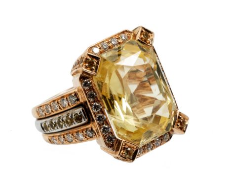 Gelber Saphir-BrillantringRingweite: ca. 47. Ringkopflänge: ca. 1,8 cm. Gewicht: ca. 14,9 g. WG und RG 750.Beigefügt ein Anal