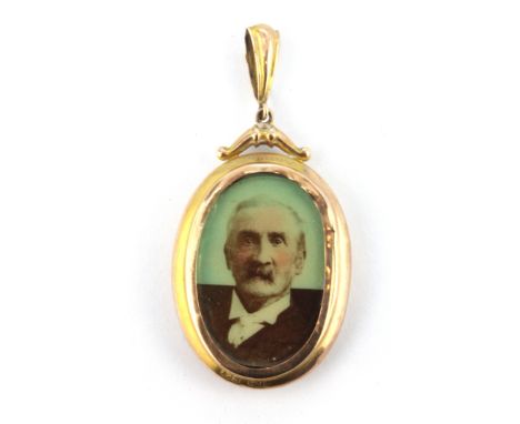 A 9ct yellow gold double portrait locket pendant, L. 4.5cm.