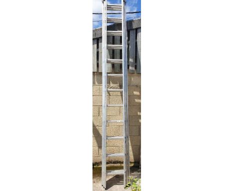 Aluminium triple ladder