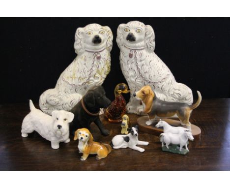 ANIMAL CERAMICS - a collection of 11 ceramic and decorative animals to include a Slamina nodding dog, a Bewick Bassett Hound 