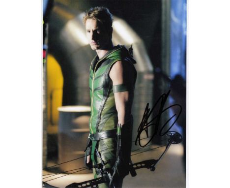 Justin Hartley signed 10 x 8 colour photo. Nice shot of him as The Green Arrow on Smallville.   Good condition.  All items co