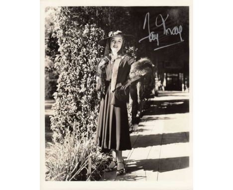 Fay Wray signed 10 x 8 sepia photo. Stunning sepia photo signed by Fay Wray, best known for playing the female lead in King K