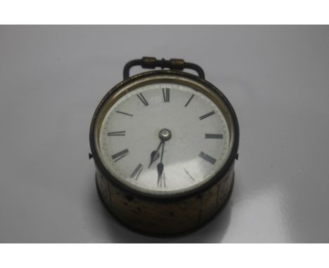 A SMALL 19TH CENTURY DRUM CARRIAGE CLOCK WITH LEVER ESCAPEMENT WINDOW AND WHITE ENAMEL DIAL, D 6 CM