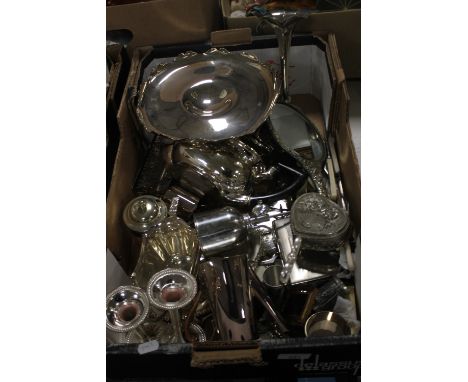 A TRAY OF MIXED PLATED WARE TO INCLUDE TEAPOT, CAKE STAND, DRESSING TABLE MIRRORS, JEWELLERY BOX, CANDLESTICKS ETC. (TRAY NOT