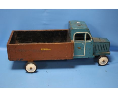 A VINTAGE HAND BUILT WOODEN TRUCK, ONE WHEEL A/F