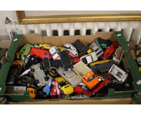 A TRAY OF DIECAST MAINLY CARS AND VANS BY CORGI, WELLY, MATCHBOX, BURAGO ETC. (TRAY NOT INCLUDED)