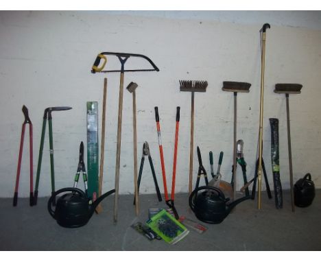 A QUANTITY OF GARDEN TOOLS INCLUDING LOPPERS, BRUSHES AND A WATERING CAN