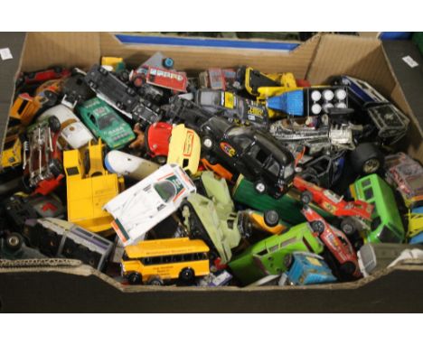 A BOX OF MIXED DIECAST CARS AND VANS BY CORGI, MATCHBOX ETC. (TRAY NOT INCLUDED)