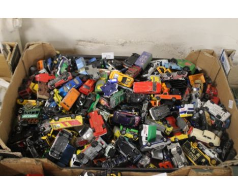 A BOX OF MIXED DIECAST VEHICLES BY MATCHBOX, CORGI, LLEDO, HOTWHEELS ETC. (TRAY NOT INCLUDED)
